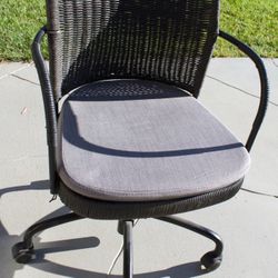 IKEA Gregor swivel wicker office chair for Sale in Yorba Linda CA