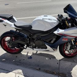 Suzuki Gsxr (contact info removed)  (contact info removed) 