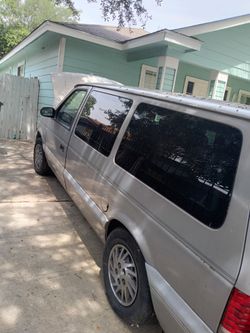 1994 Dodge mini van  3.3 engine good motor and transmission