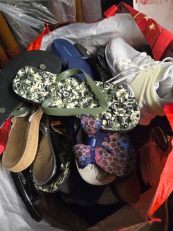 LOTS OF WOMENS AND MENS SHOES