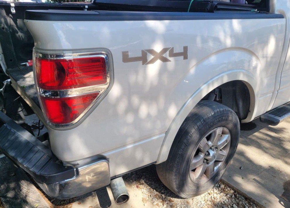 2011 FORD F-150 BED AND RIGHT QUARTER PANEL ONLY