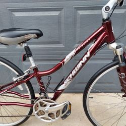 Schwinn Voyager hybrid Girls Bike, in great cond,  YES IT IS AVAIL, 