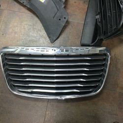 2013 Chrysler 300 Grille 