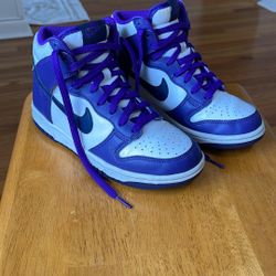 Almost New Condition Nike Basketball Shoes Size 4.5 Y Or Will Fit Size 6 Women