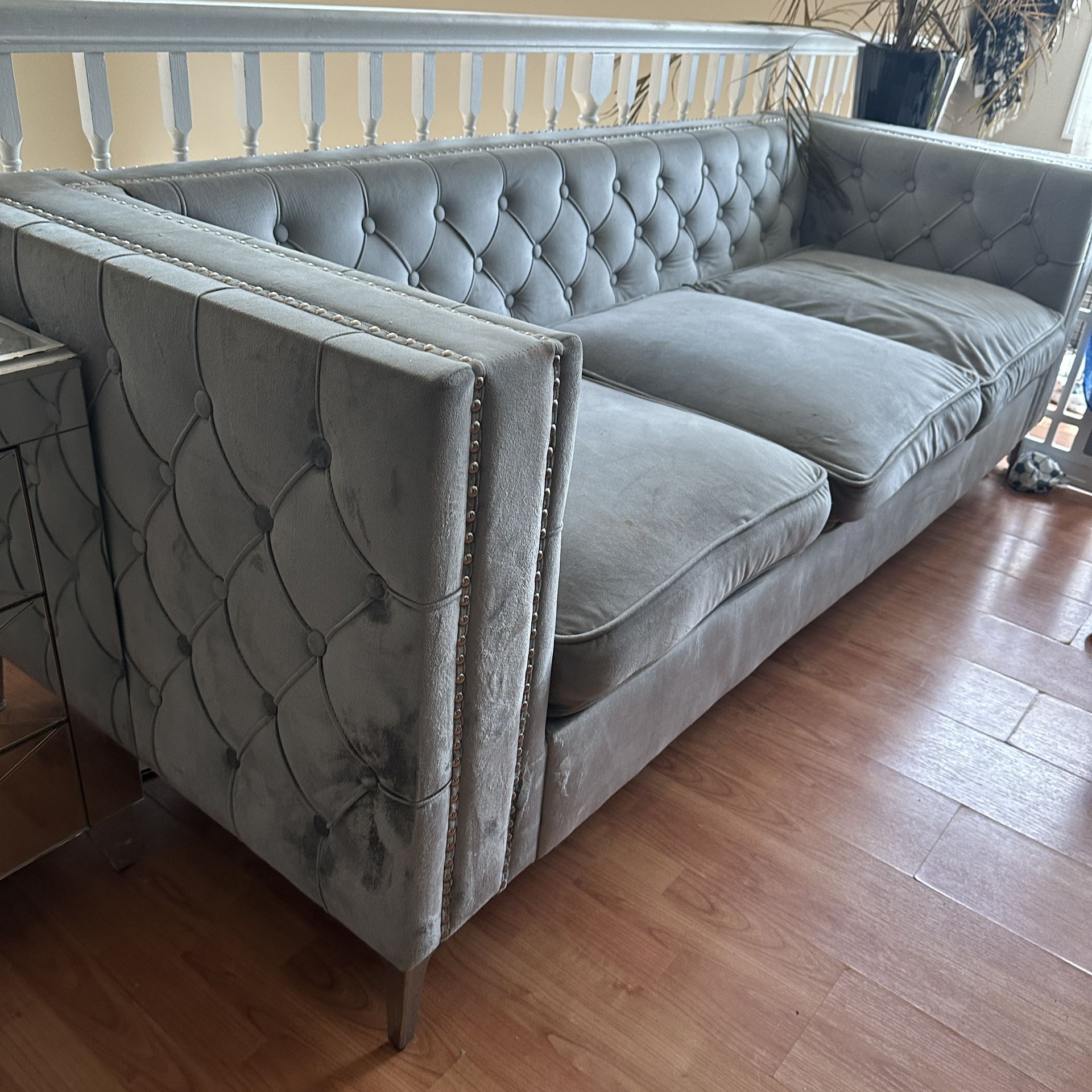 FREE COUCH ! Pick up this weekend