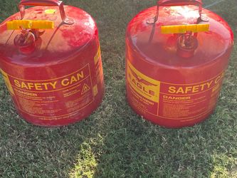 2 Safety can nuevos de 5 gallon $55 por Los dos