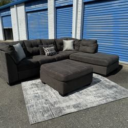 Hot Item !! Full Size Sectional W/ Pillows Rug And Ottoman