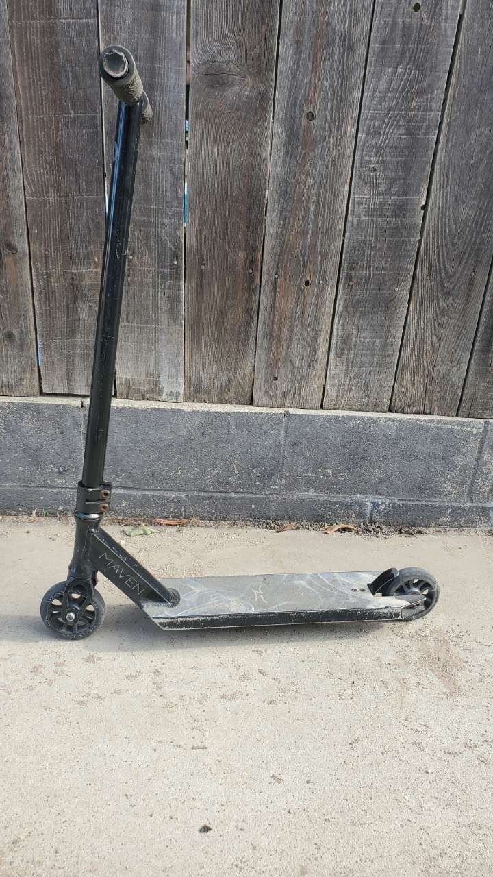 AO Pro Maven Scooter