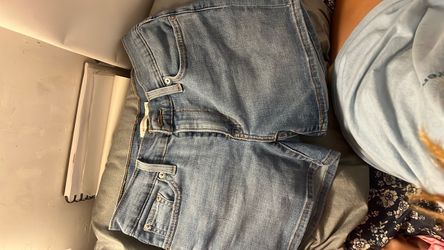 levi’s mid lenght shorts