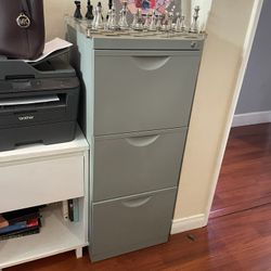 3 Drawer Cabinet With 🔑