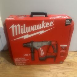 The MILWAUKEE® 1-3/4” SDS MAX Rotary Hammer 