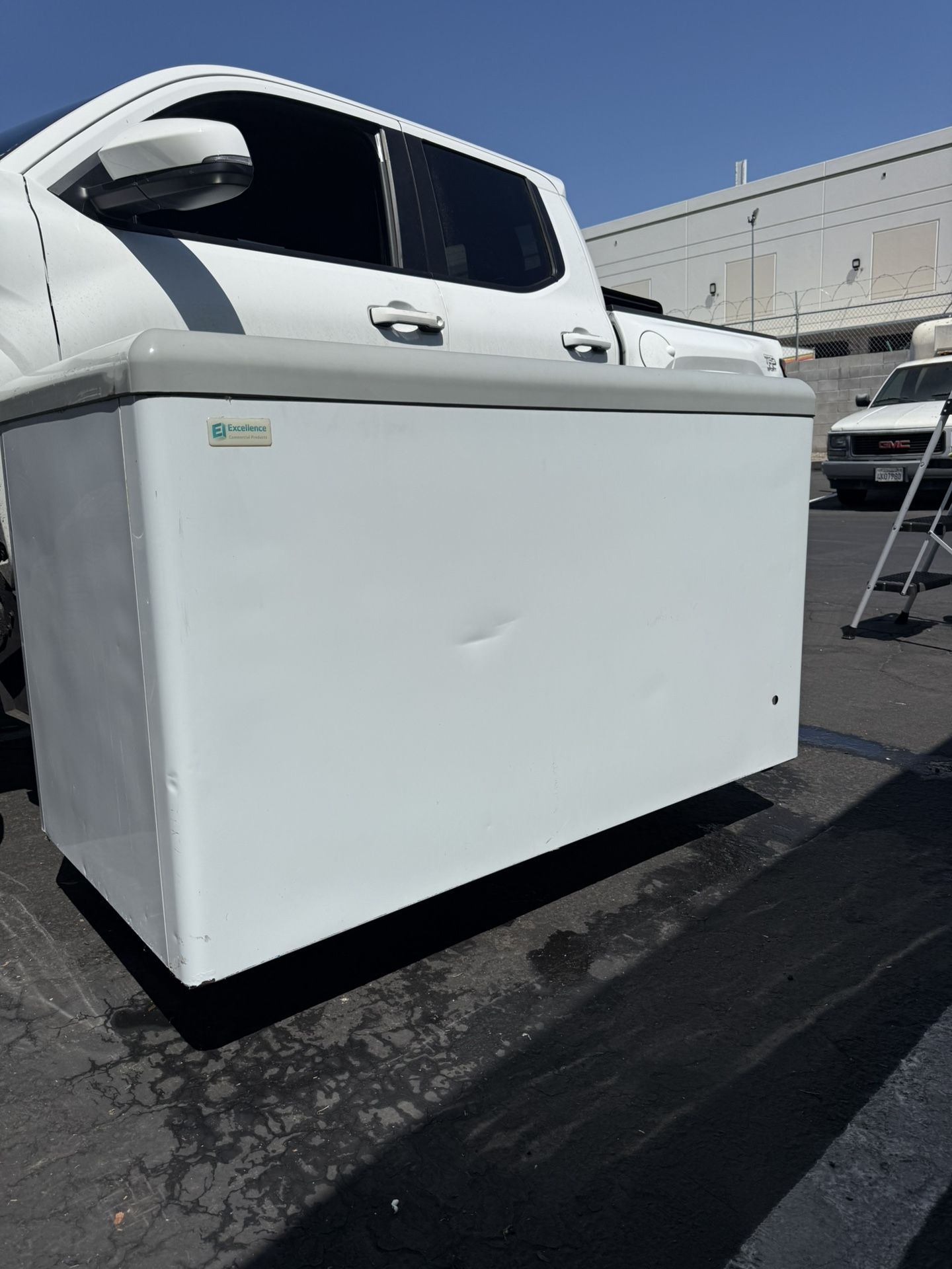 Commercial Glass Top Freezer – Great for Ice Cream Drinks or Frozen Goods