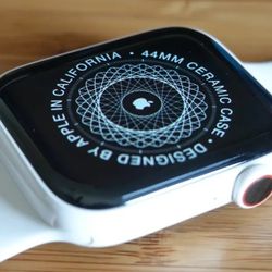 Apple Watch Series 5 Ceramic White 44mm (Limited Edition)