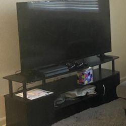 🖥️ TV Stand – Fits TVs up to 55” – Good Condition – $30