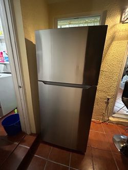 Refrigerator Insignia Stainless Steel
