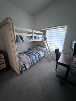 Twin over twin bunkbed