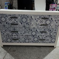 $25.00 White Dresser 