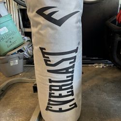 80 lb Everlast Heavy Punching Bag – Good Condition 
