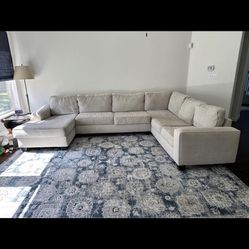 Cream sectional W/Chaise 