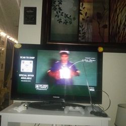 Televisor De 32 Pulgadas Muy Buenas Condiciones 