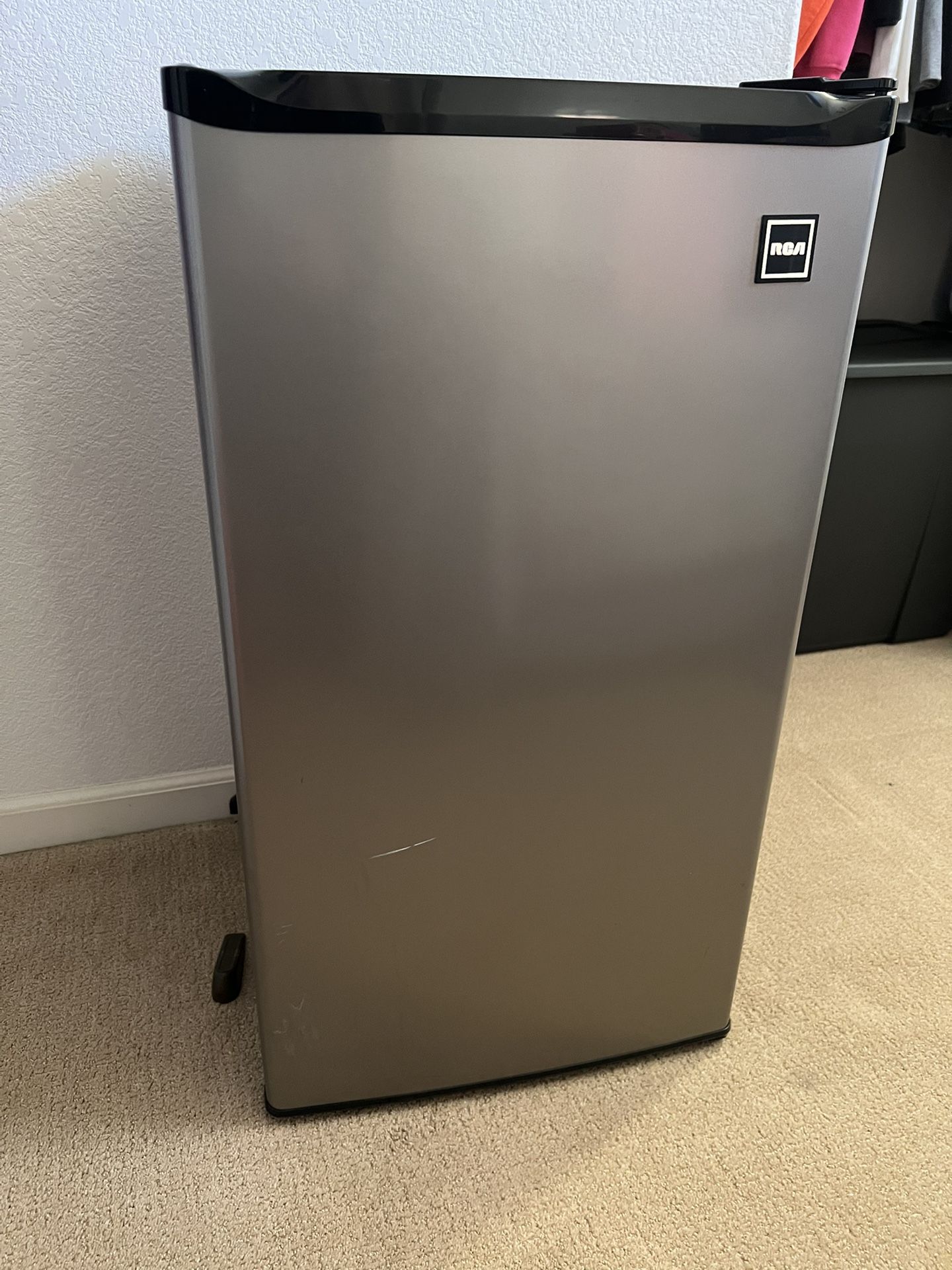 RCA, Mini fridge, With Ice Cube Tray/freezer
