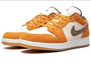 Air Jordan 1 Low SE GS "Light Curry" Size 7Y