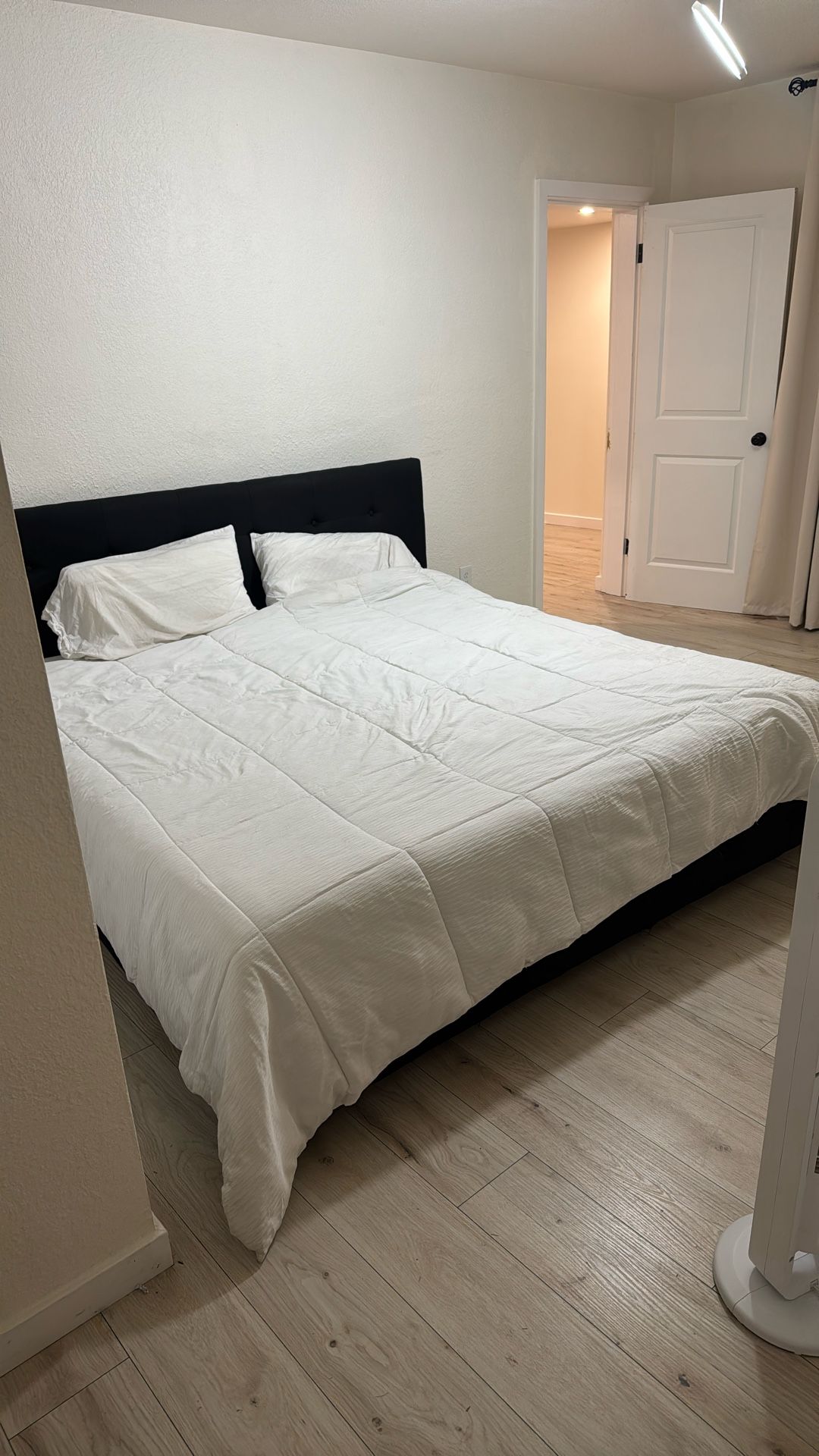 King Bedroom With Sheets And Bed Frame Included 