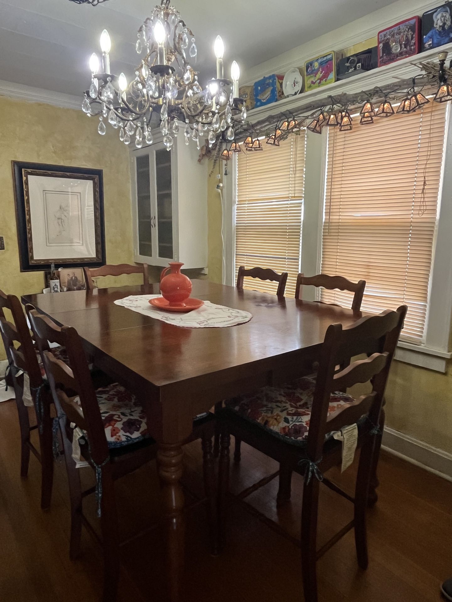 Dinning Room High Top Table With Chairs