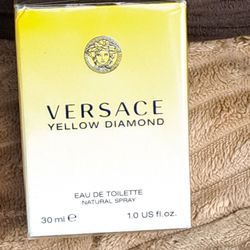 AUTHENTIC " NEW & SEALED VERSACE YELLOW DIAMOND WOMAN'S 1 OZ. SPRAY 28$