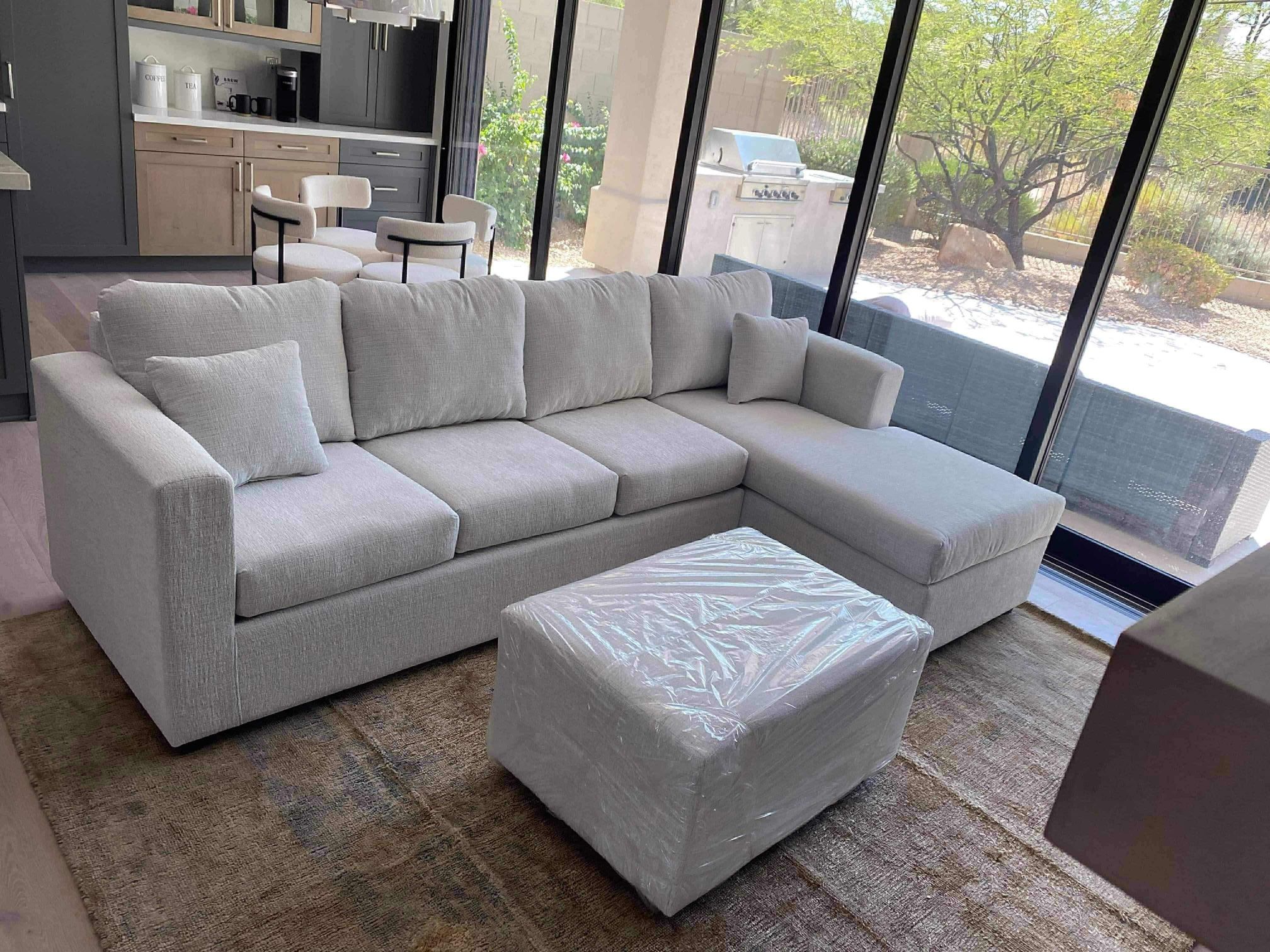 💥 Brand New White Greyish Sectional With Free Ottoman
