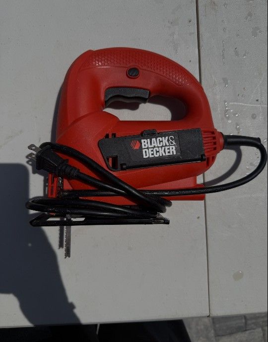 Black & Decker JS515 4.5 Amp Variable Speed Jigsaw.