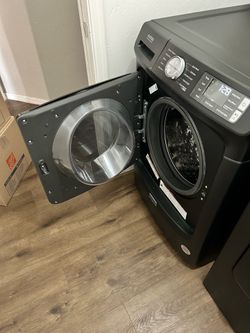 Electric Maytag Pet Pro System Washer and Dryer Set