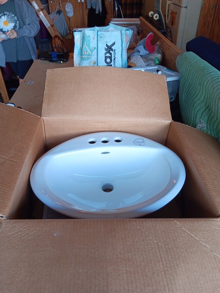American Standard Aqualyn 20x17 Oval