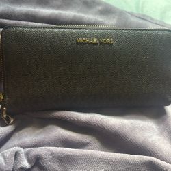 Brand New Michael Kors Jet Set Travel Continental Brown