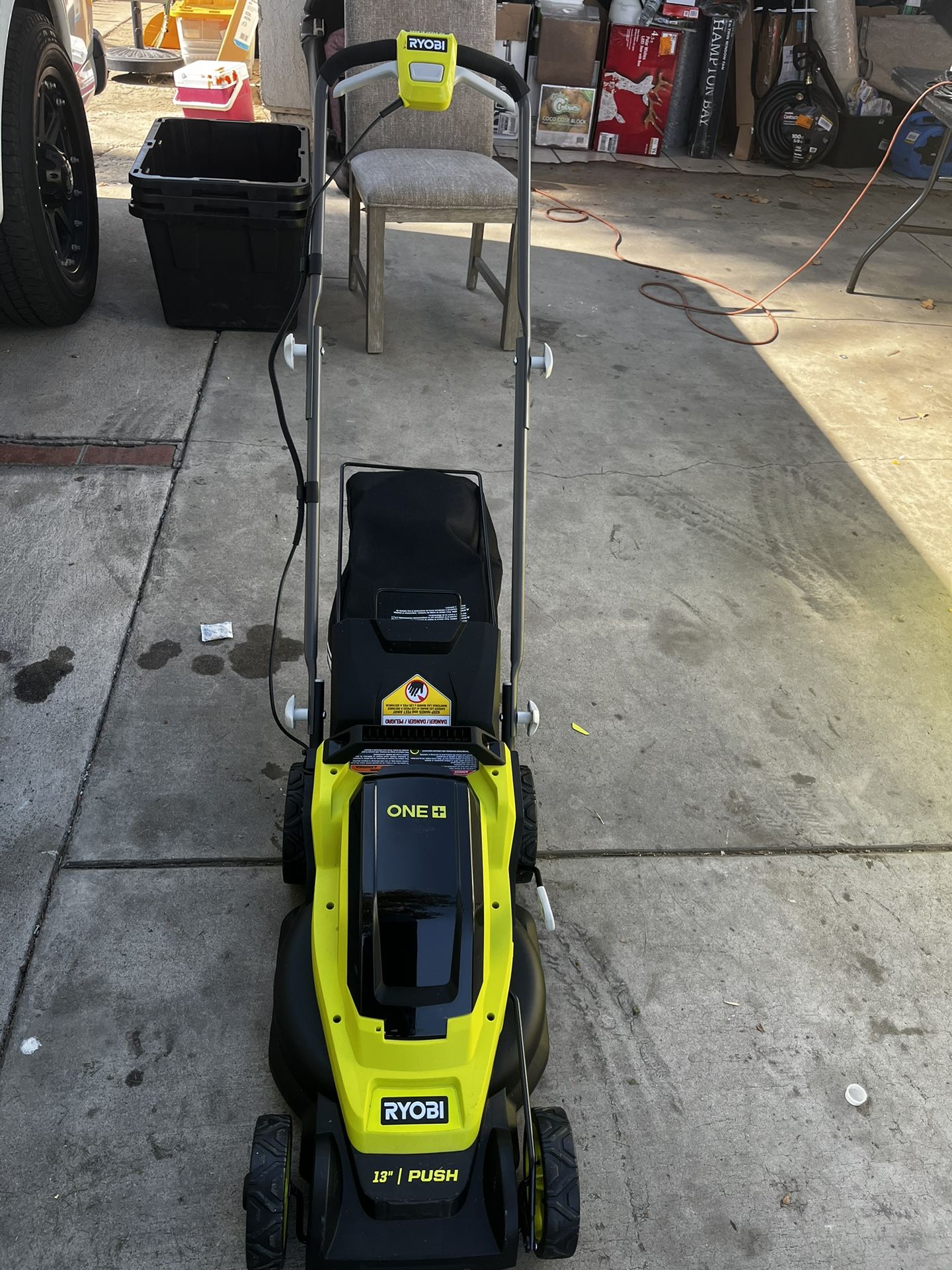 RYOBI ONE+ 18V 13 in. Cordless Battery Walk Behind Push Lawn Mower