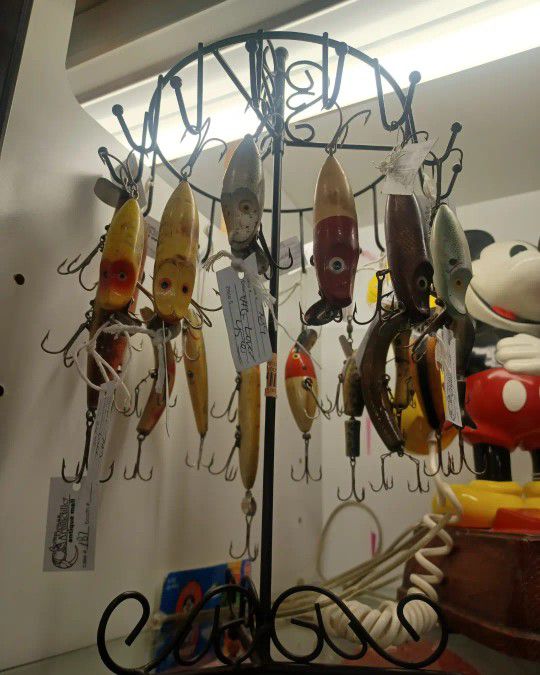 Vintage Hand Carved Fishing Lures 