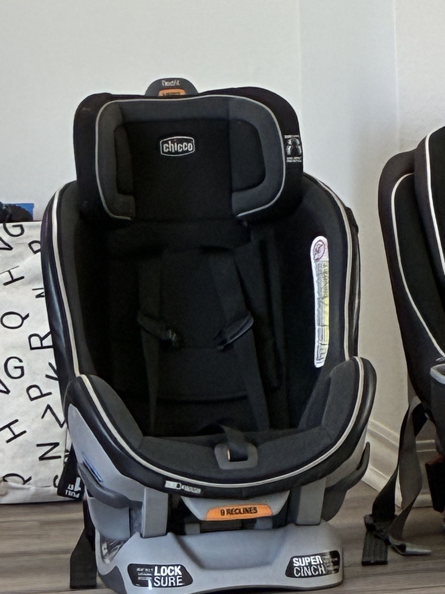 Chicco Car seat Like New