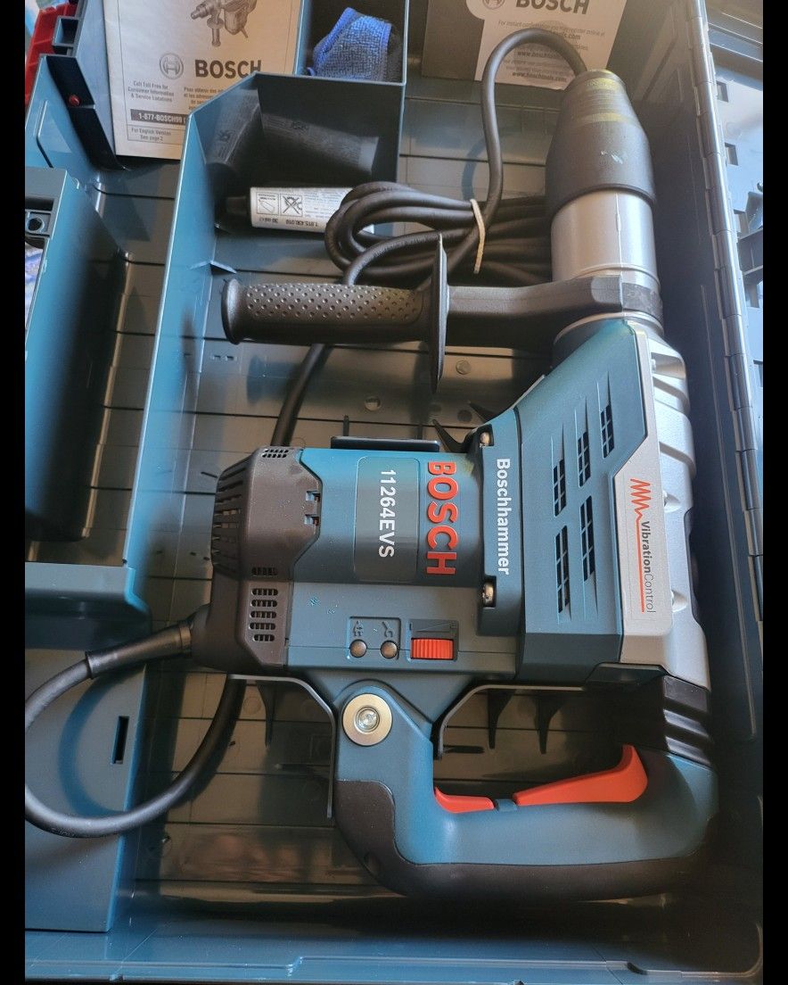 Bosch Variable Speed Rotary Hammer Drill with Auxiliary Side Handle and Carrying Case