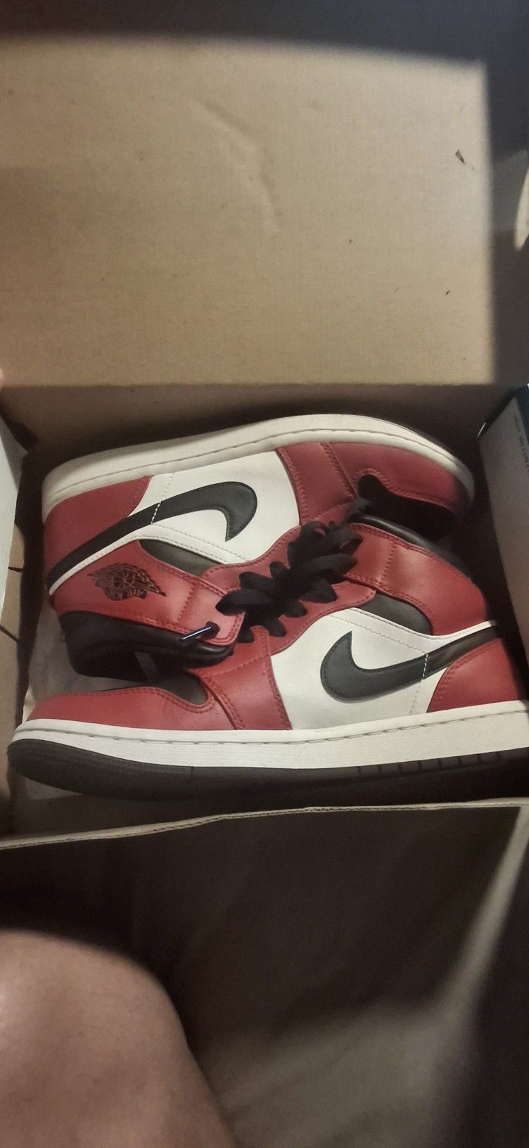 Jordan 1 Mid Original Box