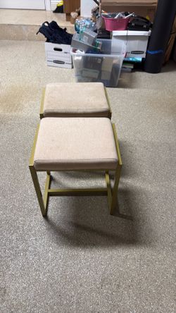 2 makeup Chairs