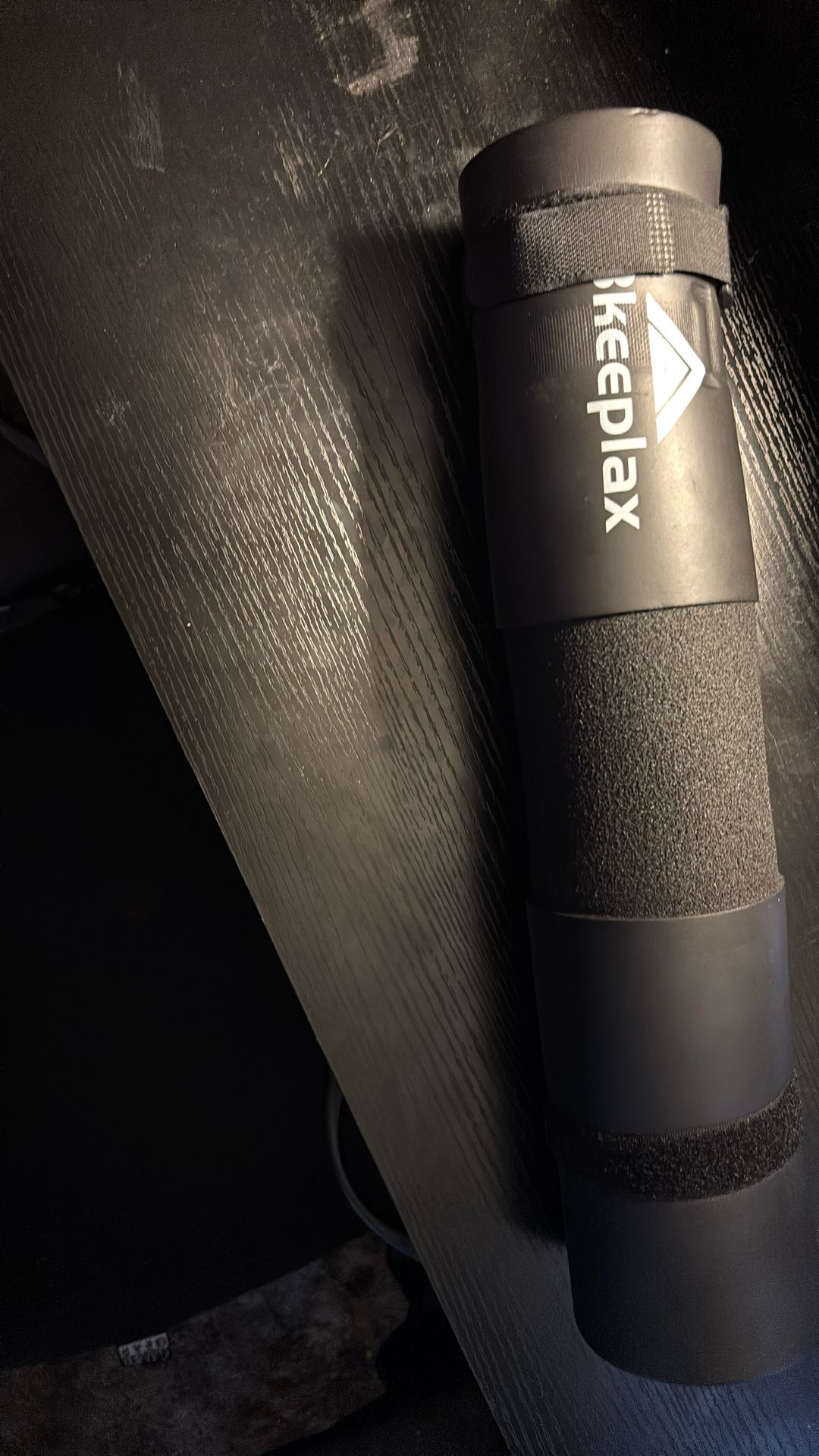 BBkeeplax cover for weight lifting bar