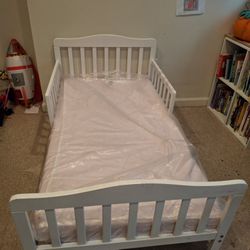 Toddler Bed w/  mattress -White