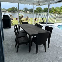 9 Piece Outdoor Table & Chairs