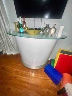 Elegant White/Glass top Bar