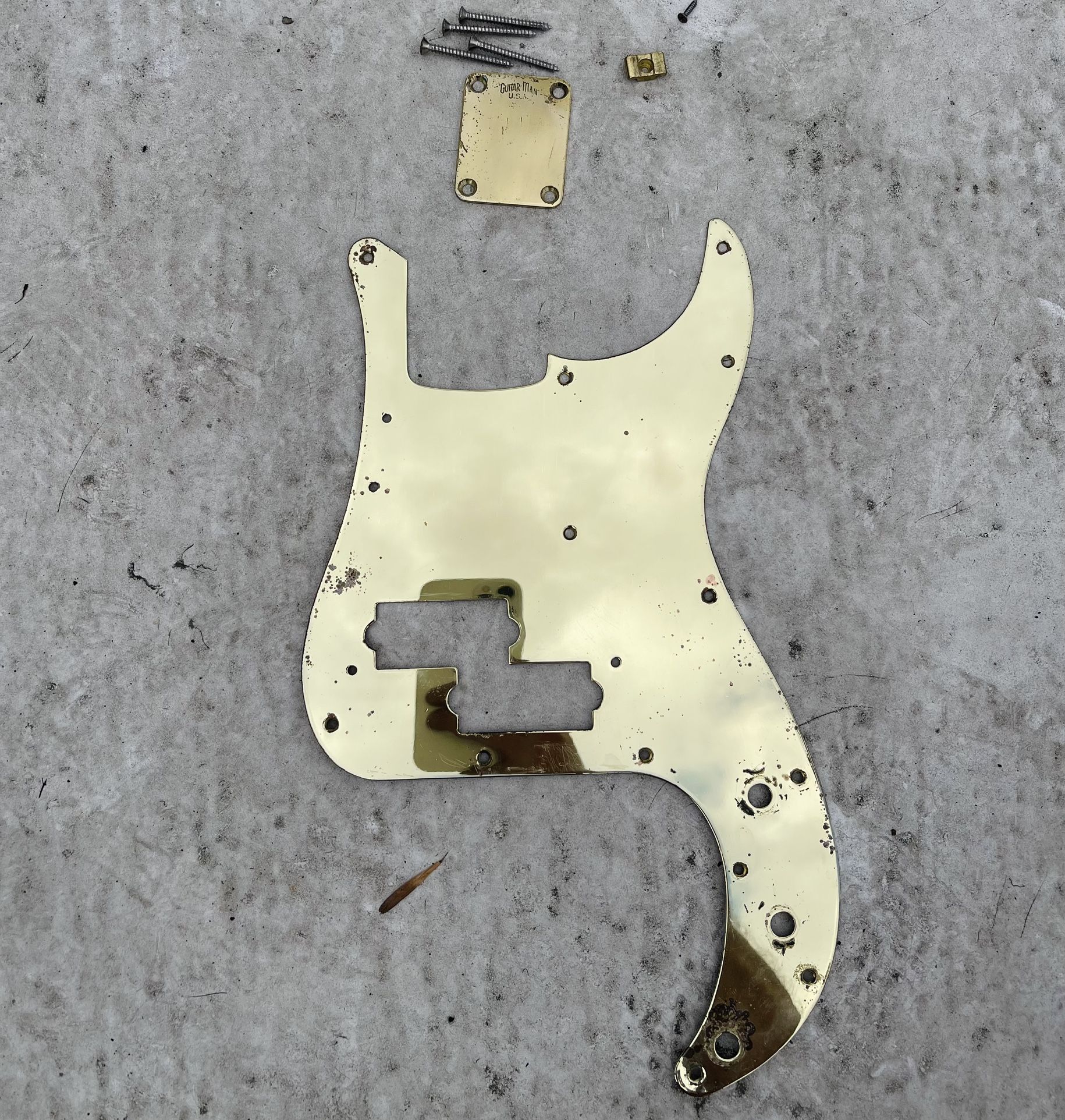 Guitar Man – Gold Aged Vintage Mirror Brass Pickguard Bundle – Precision Bass – USA