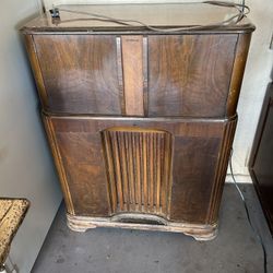 Old RCA Tube Amplifier, Record Player 