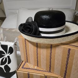 Beautiful Black And White Vintage Ladies Hat