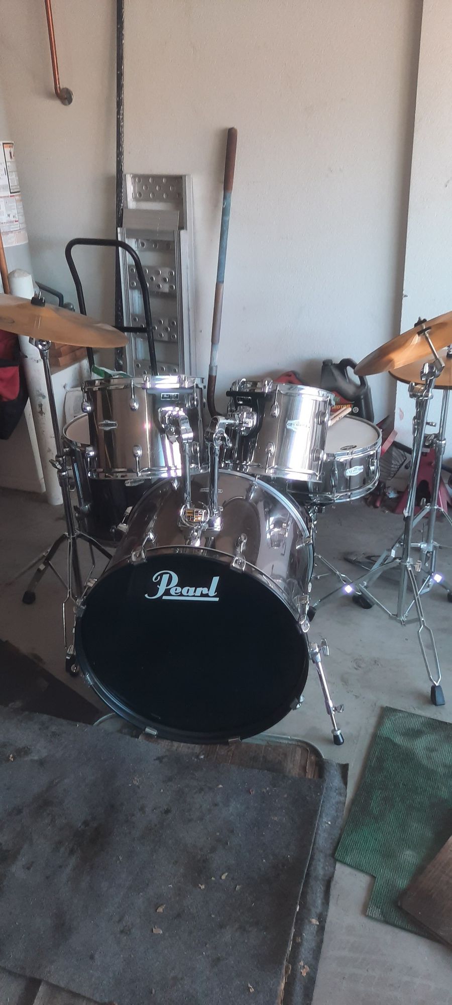 Pearl forum drums