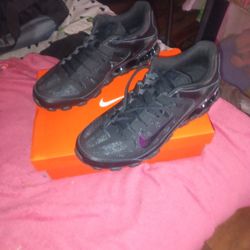Bran New Never Been Worn Nike Relax Air max...Size 10.5..all Black