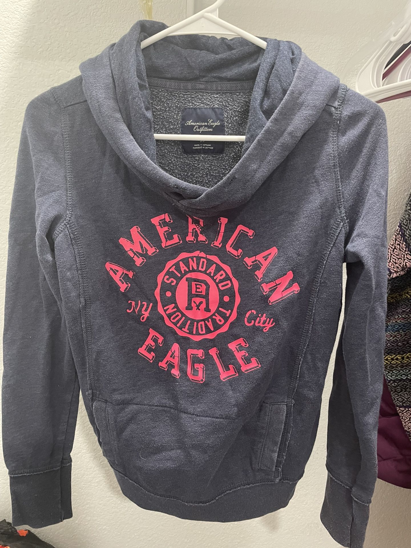 American Eagle Sweater $5.00